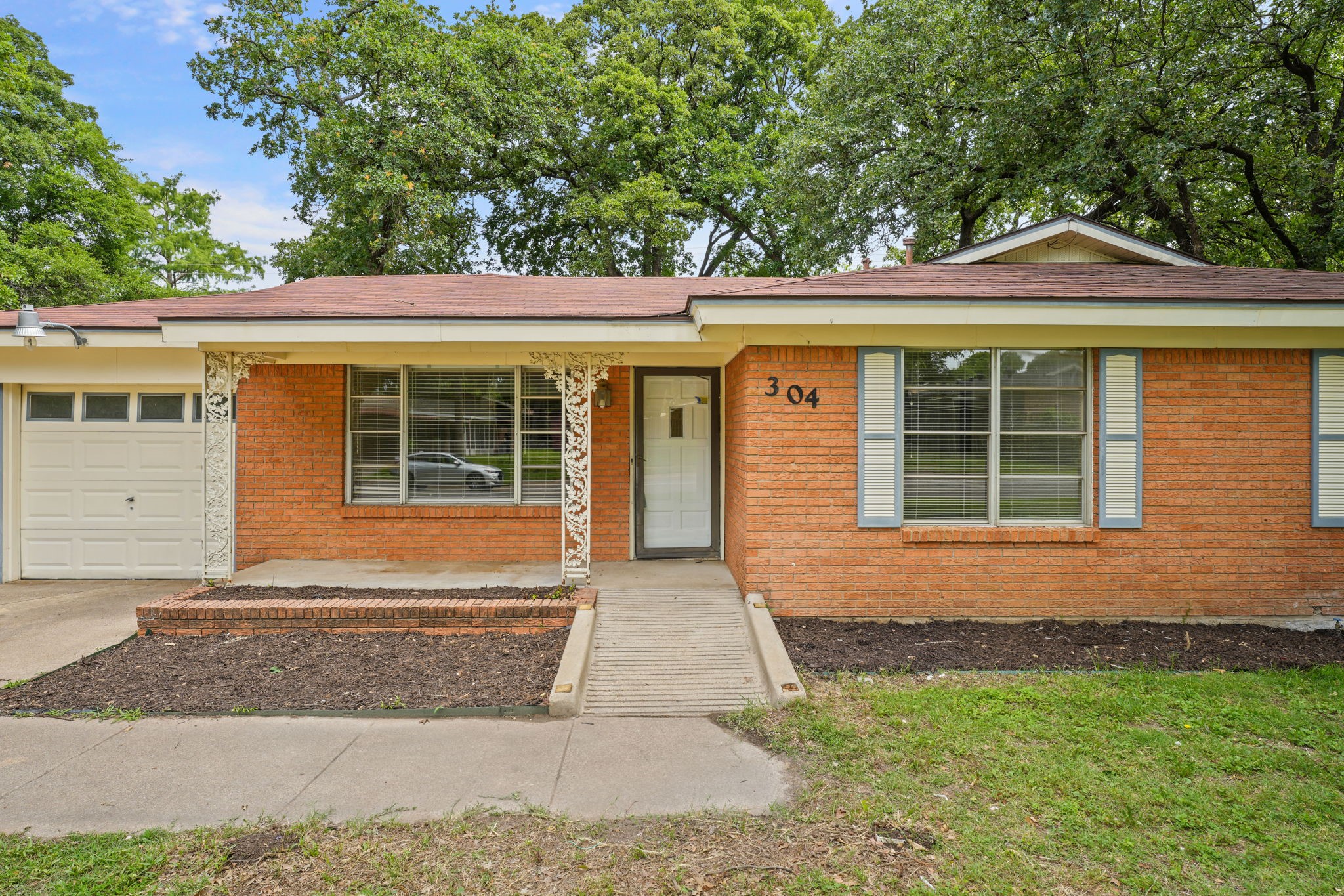 304 W Cheryl Avenue