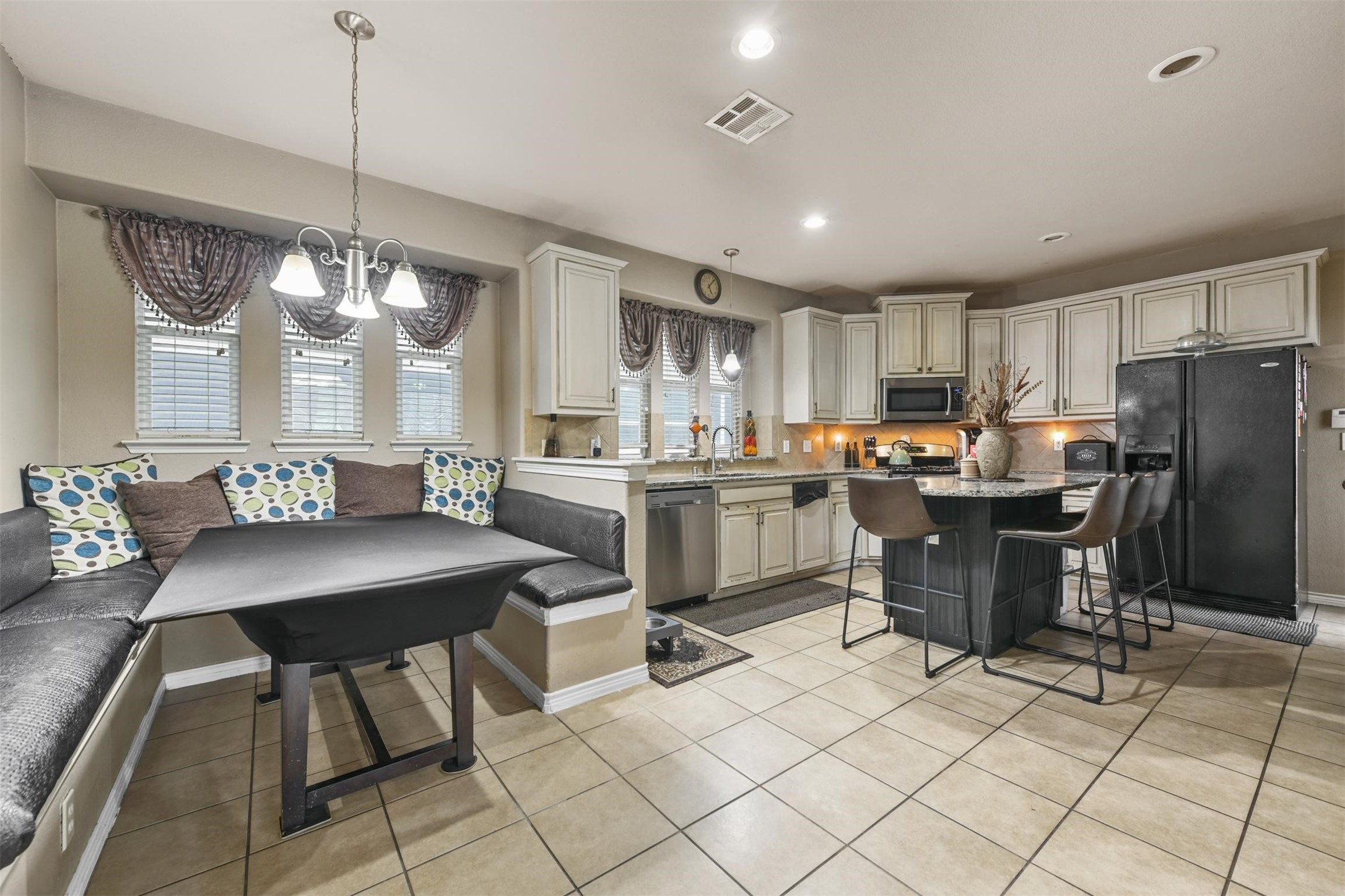 1005 King George Lane