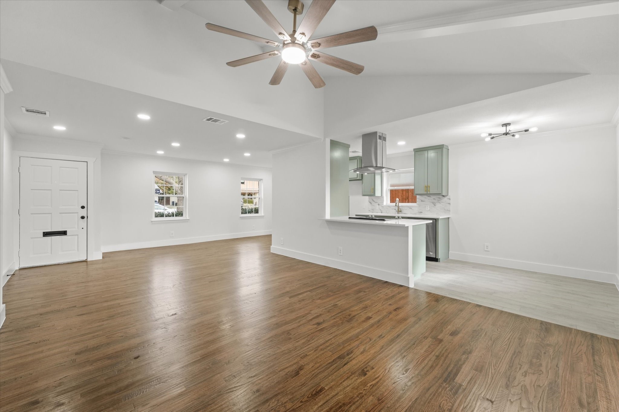 925 Prestwick Lane