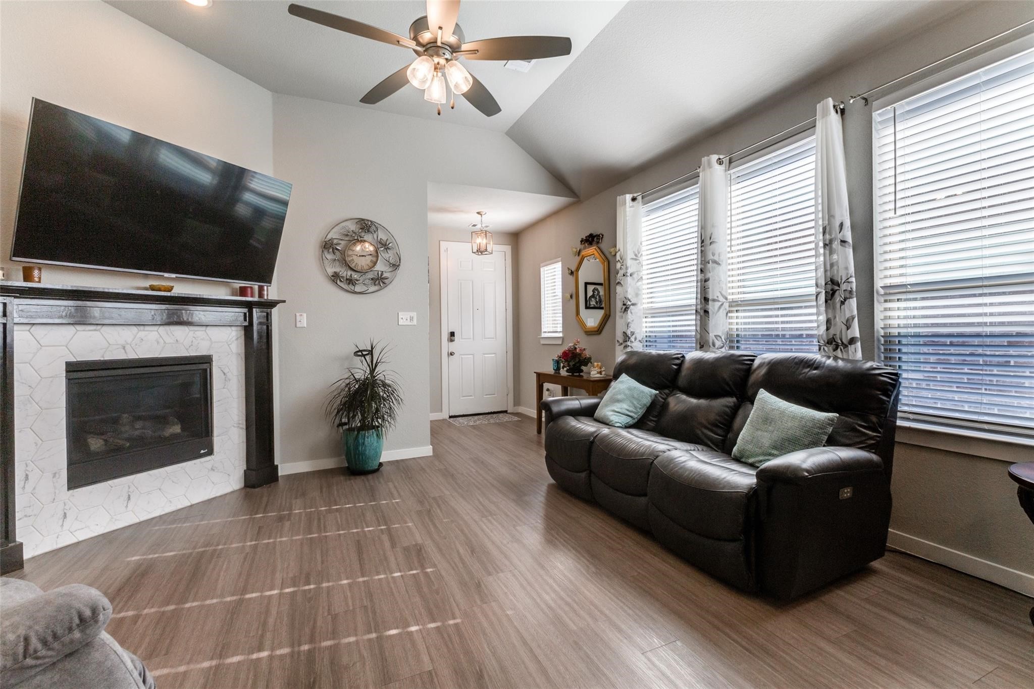 2435 Brightling Bend