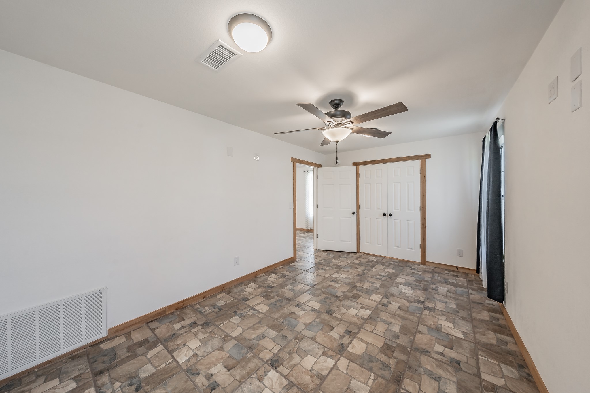 1015 Forest Oaks
