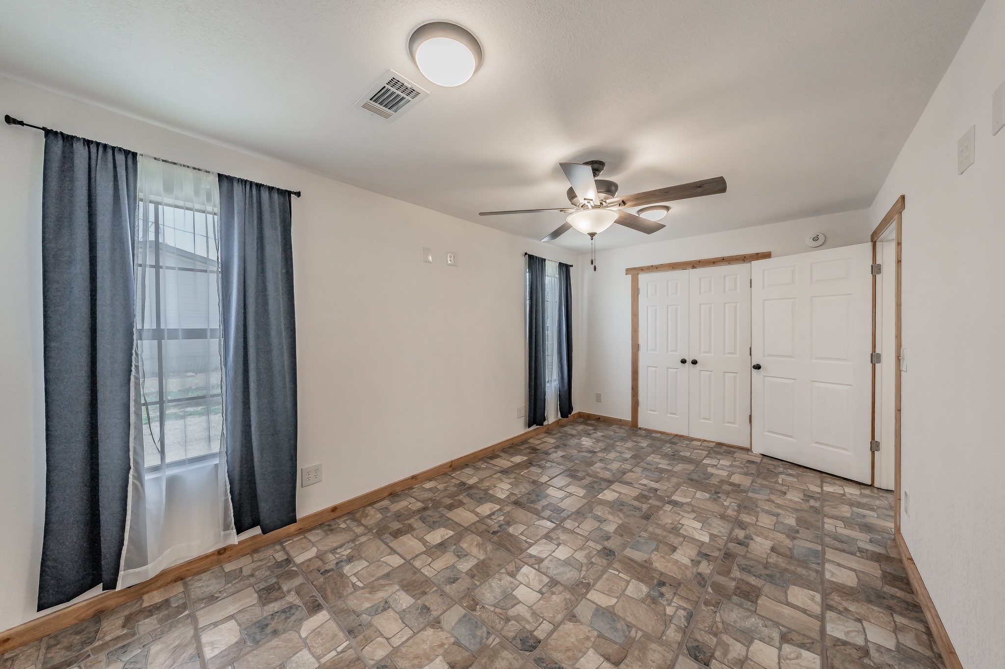 1015 Forest Oaks