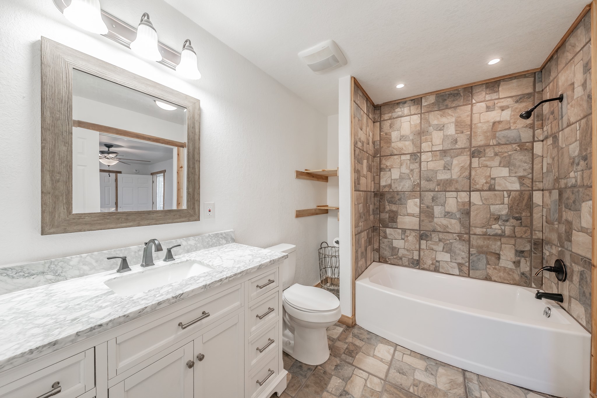 1015 Forest Oaks