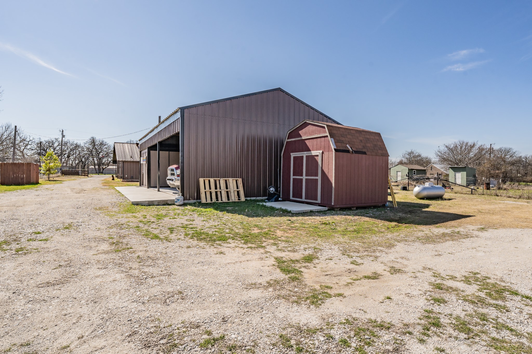 1015 Forest Oaks