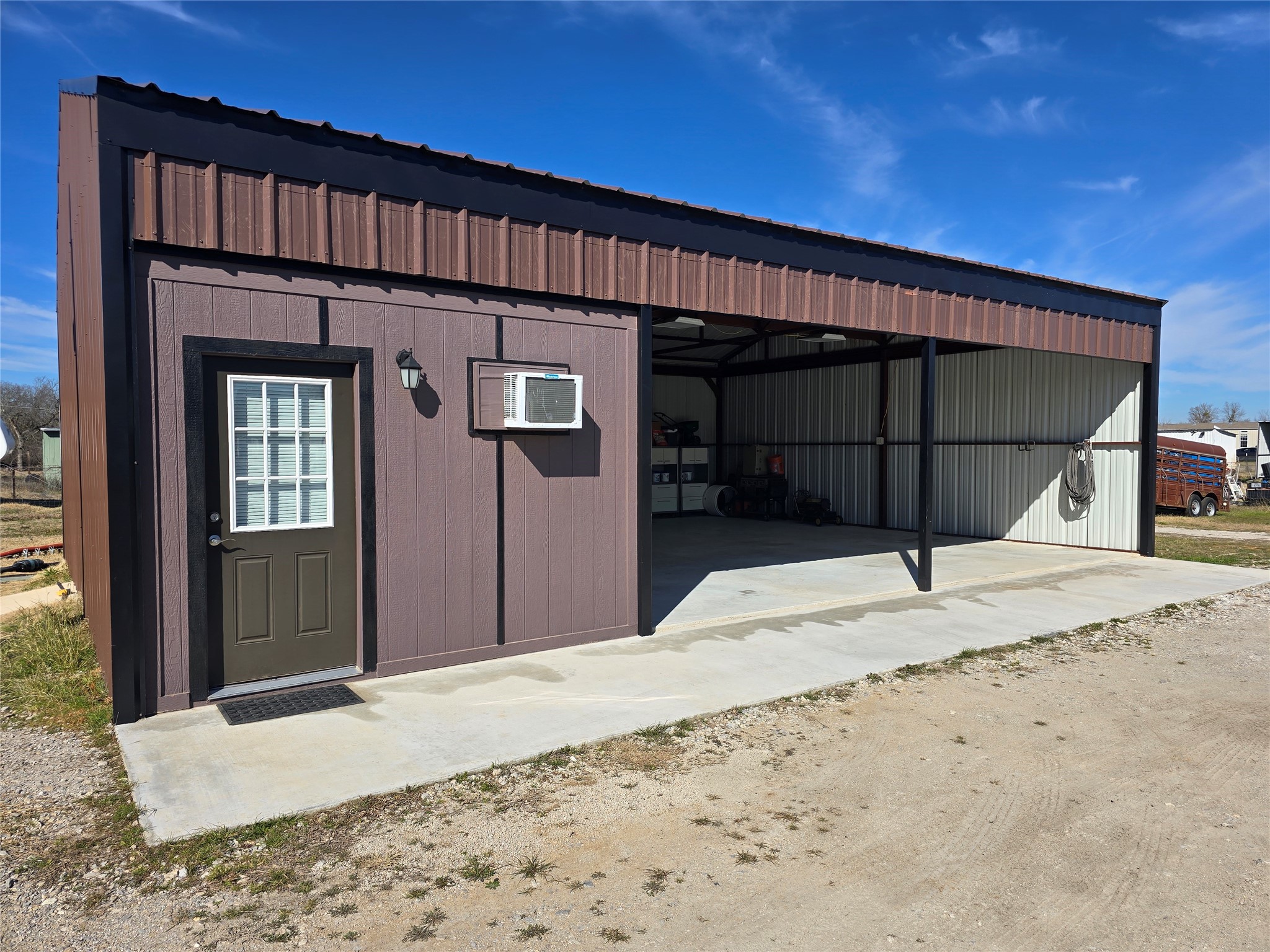 1015 Forest Oaks