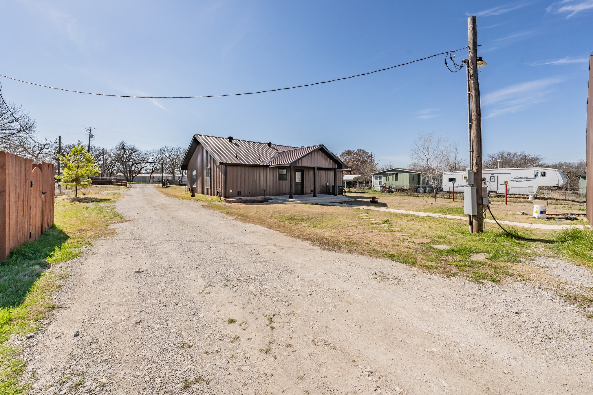 1015 Forest Oaks