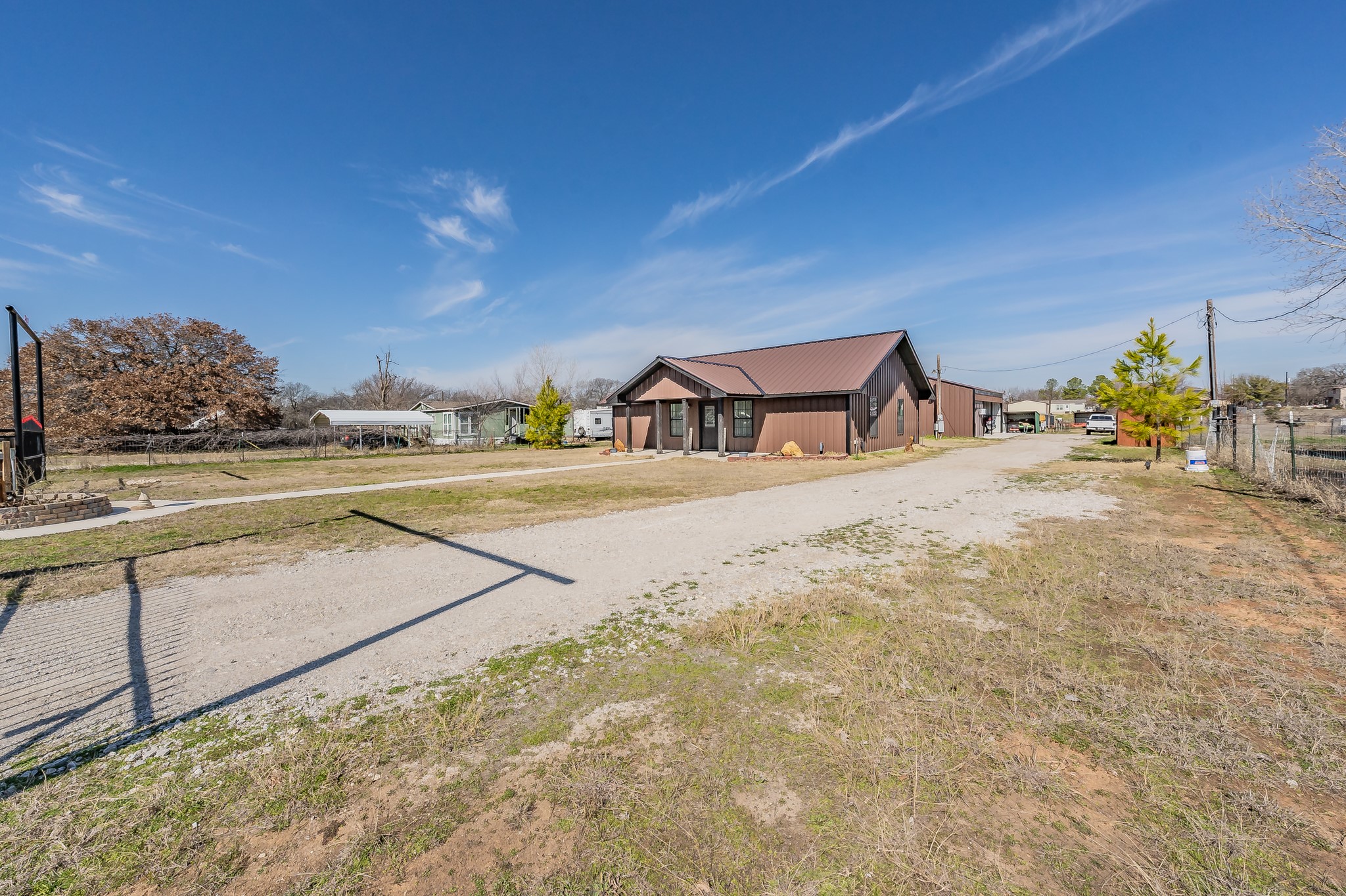1015 Forest Oaks