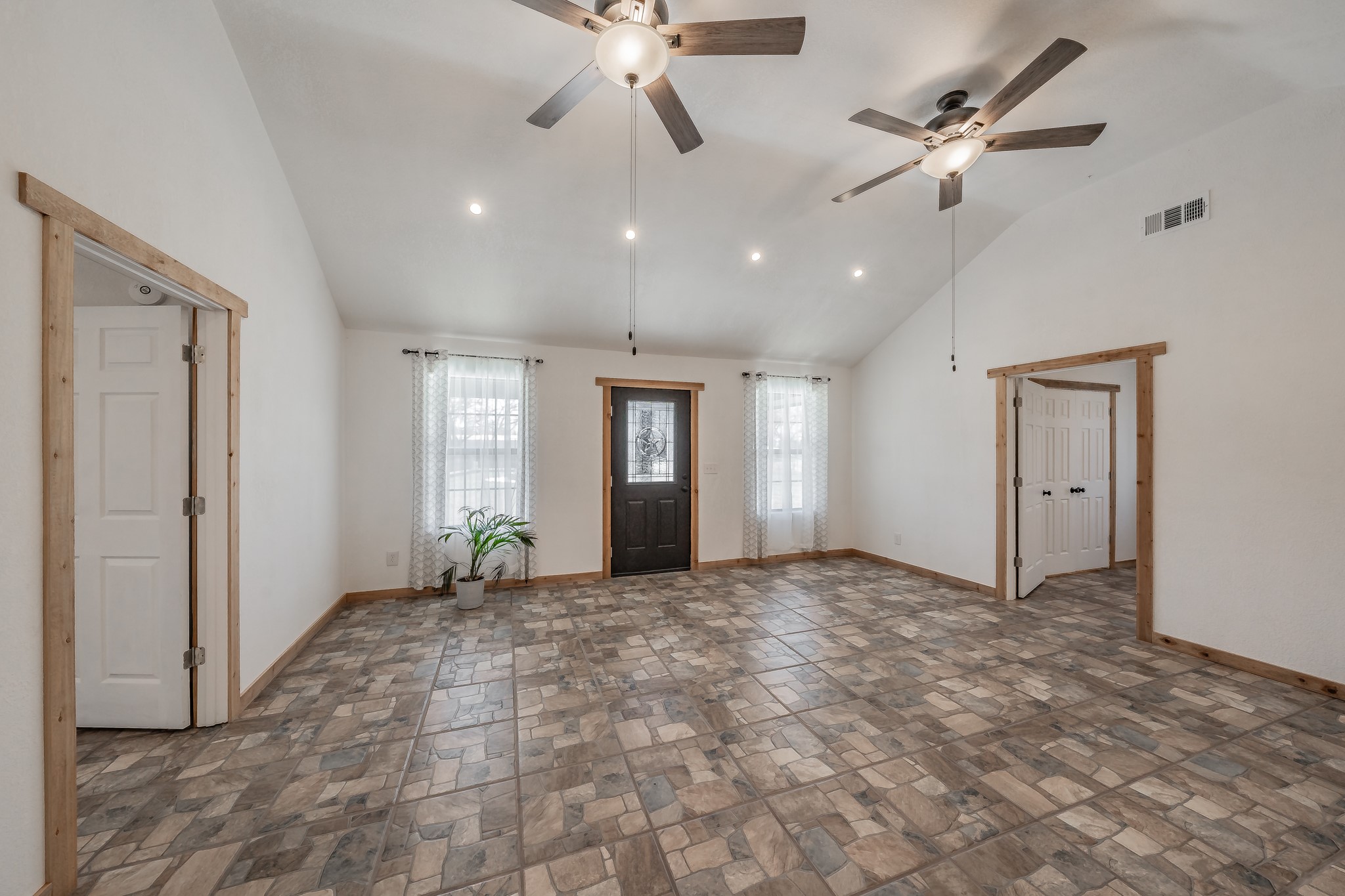 1015 Forest Oaks