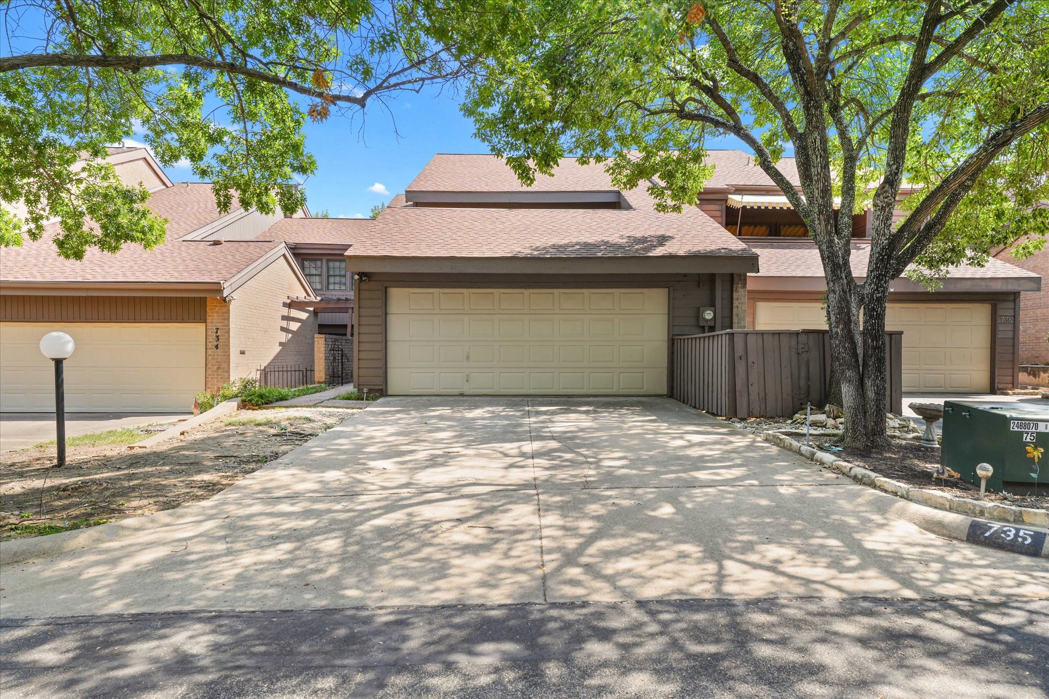 735 Oakwood Trail