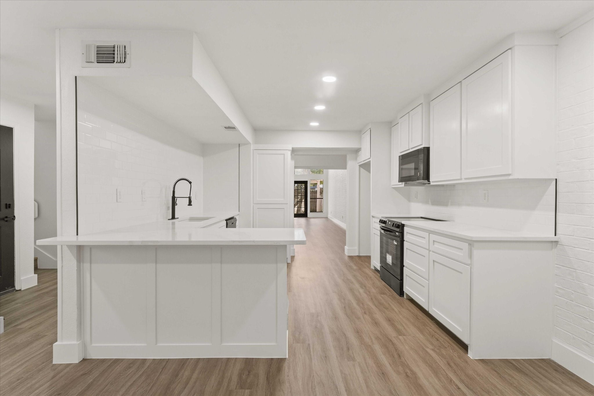 735 Oakwood Trail