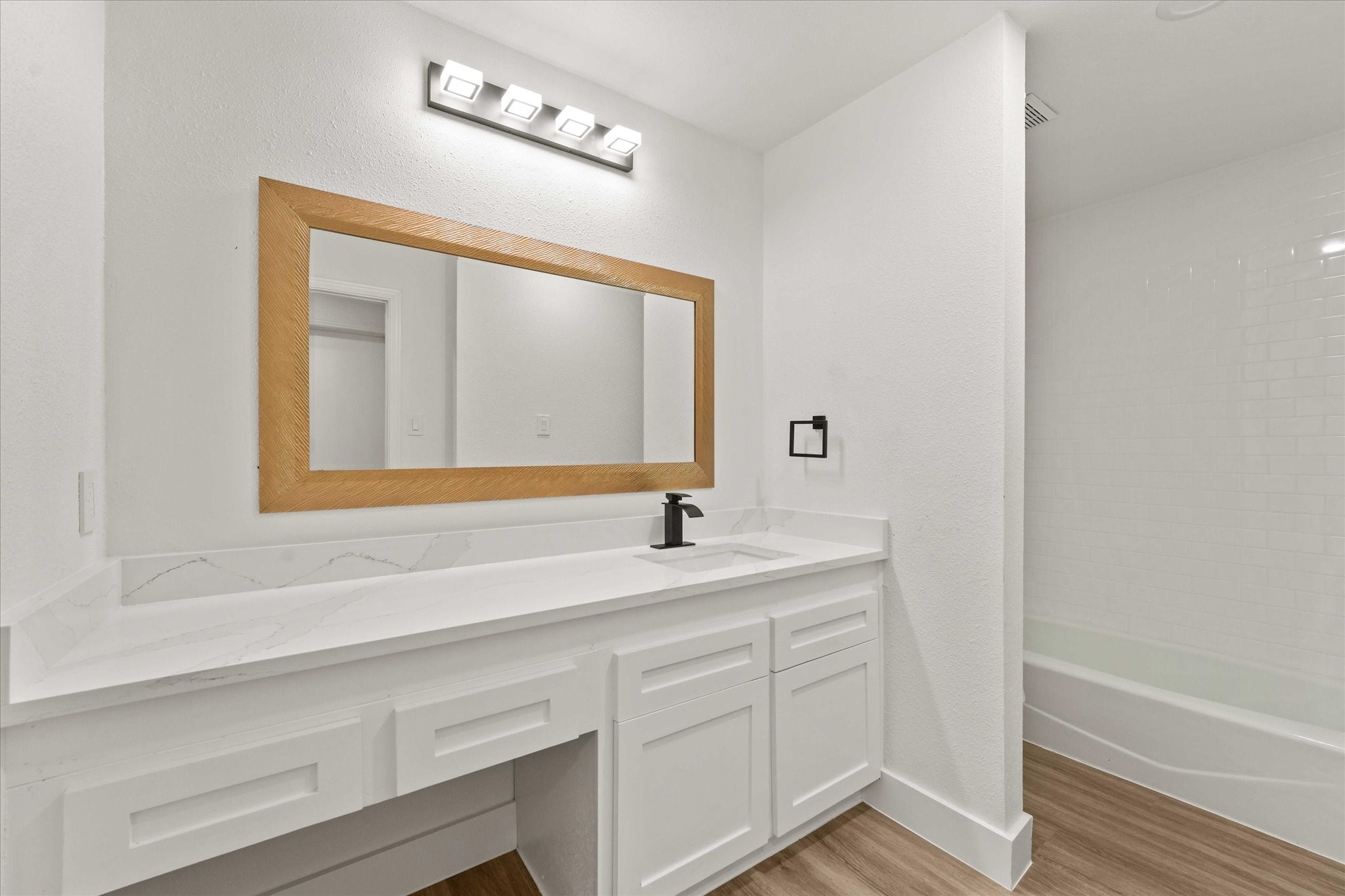 735 Oakwood Trail