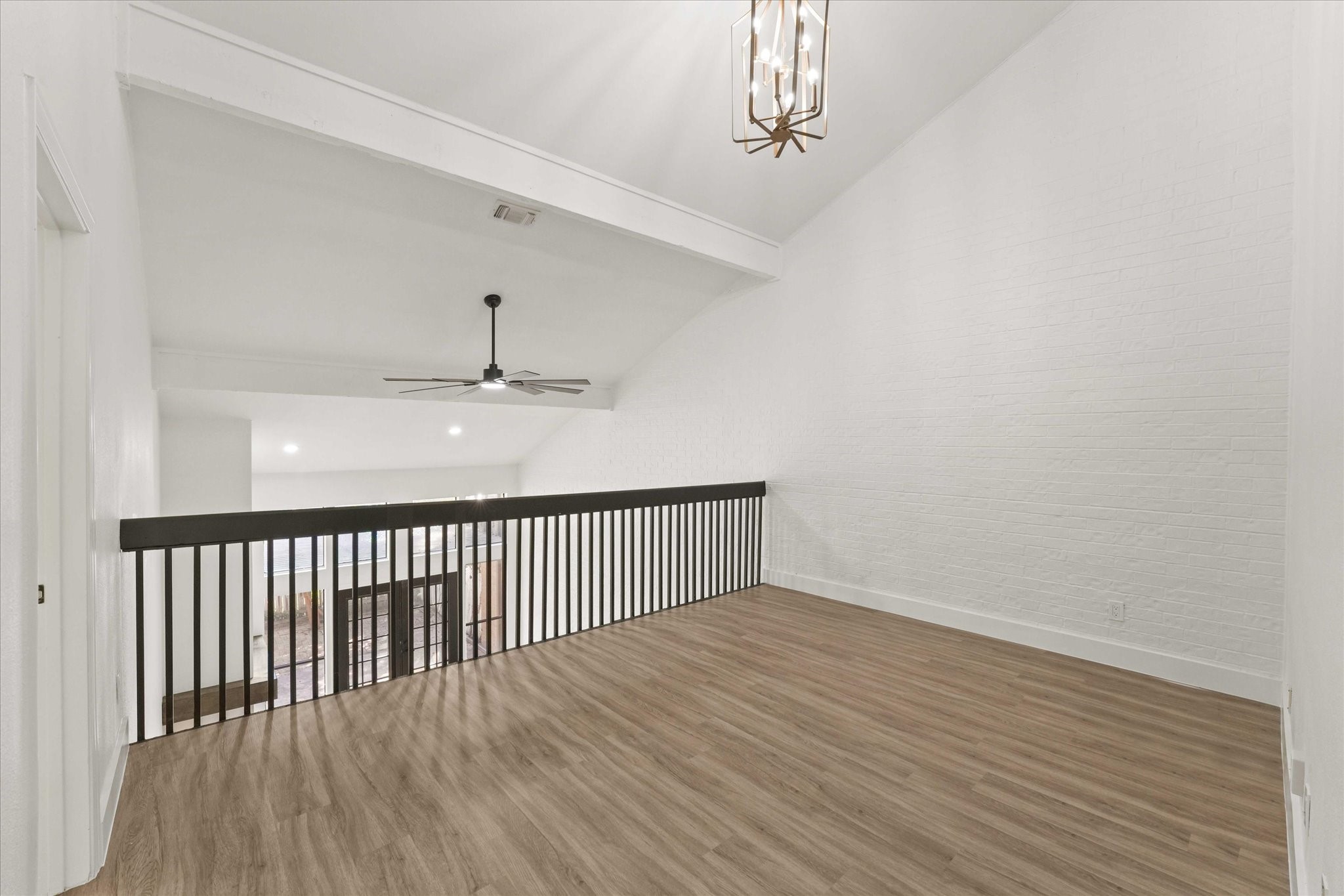 735 Oakwood Trail