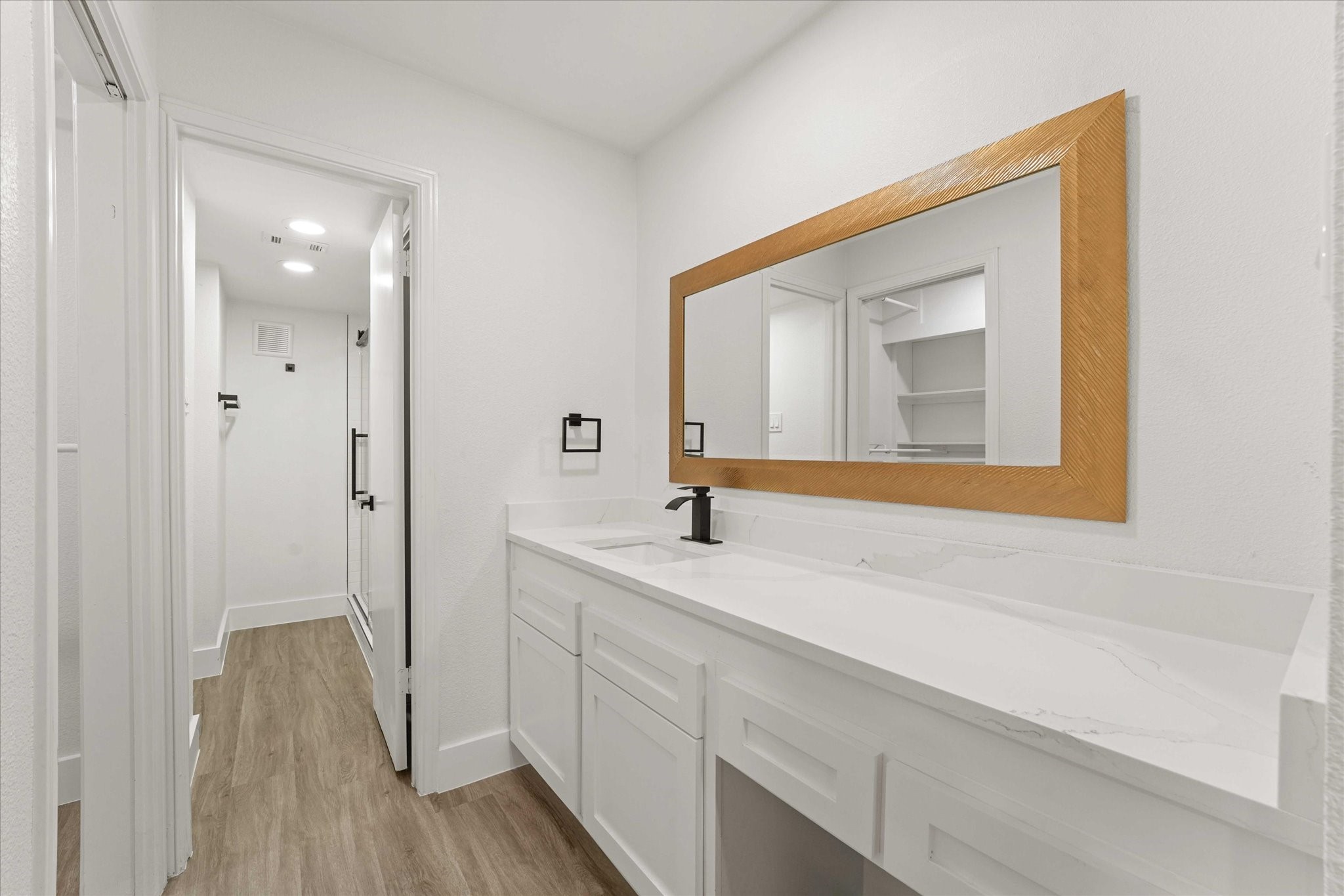735 Oakwood Trail