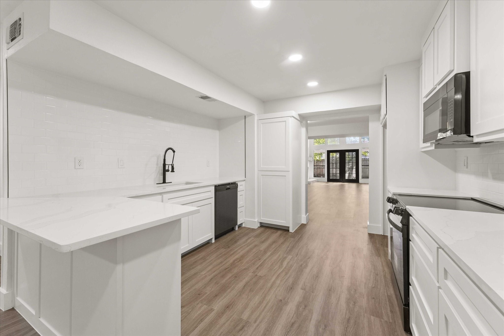 735 Oakwood Trail
