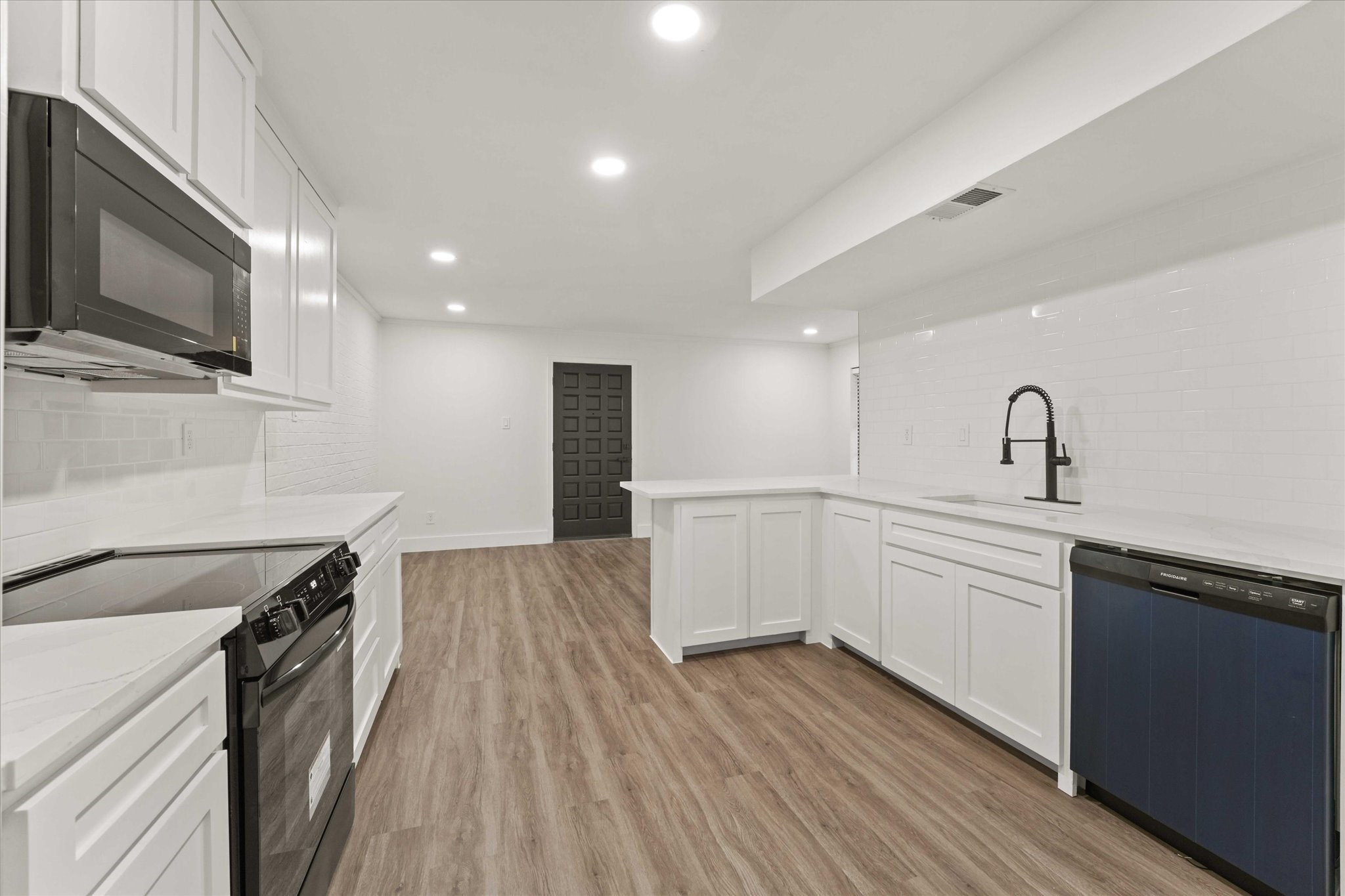 735 Oakwood Trail