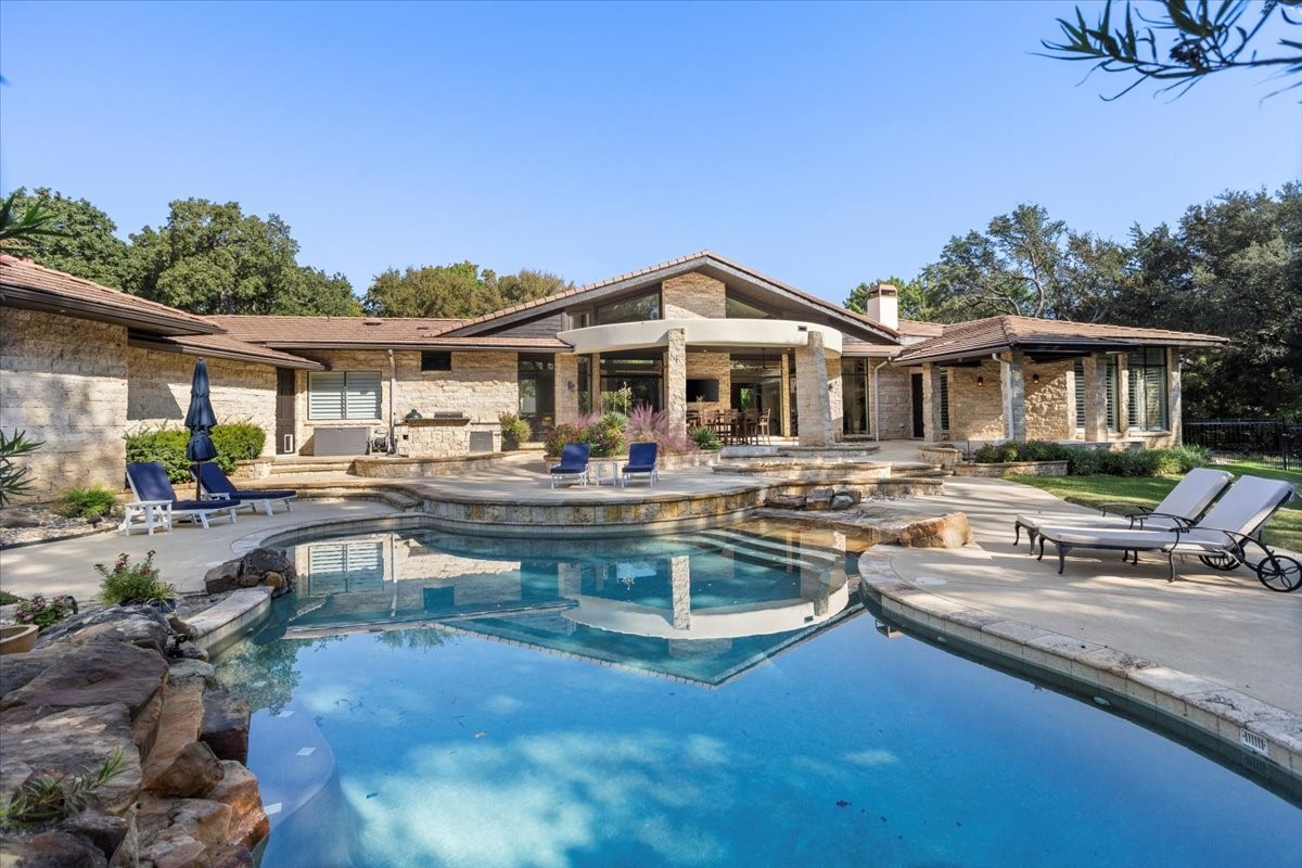 8225 Ashbriar Lane