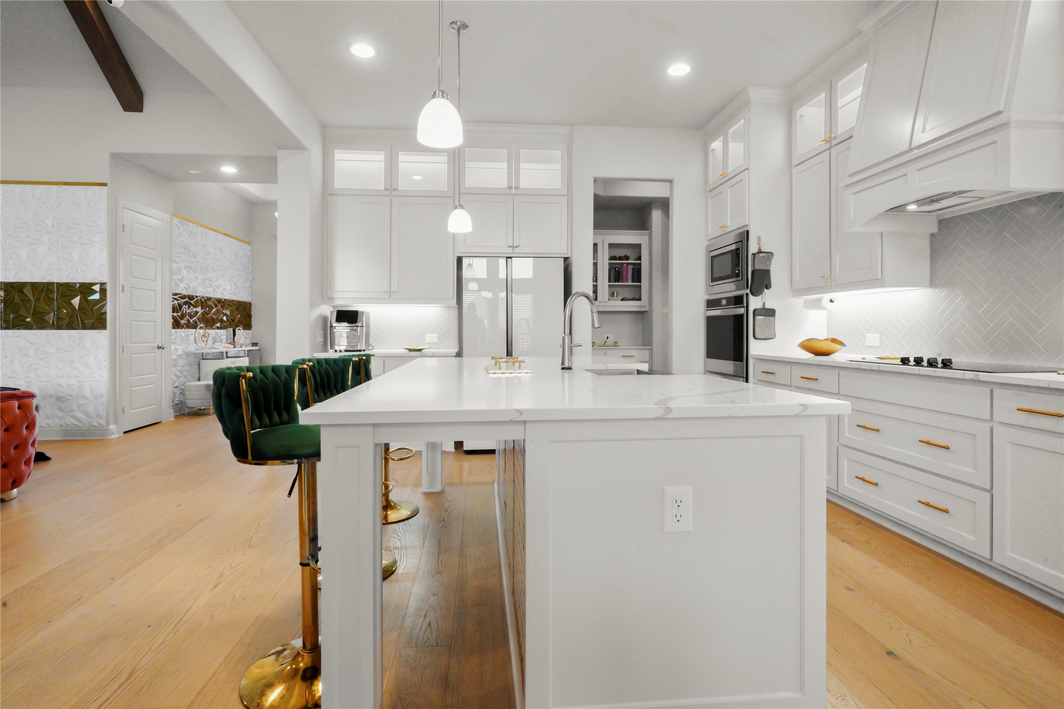 4033 Lagos Drive