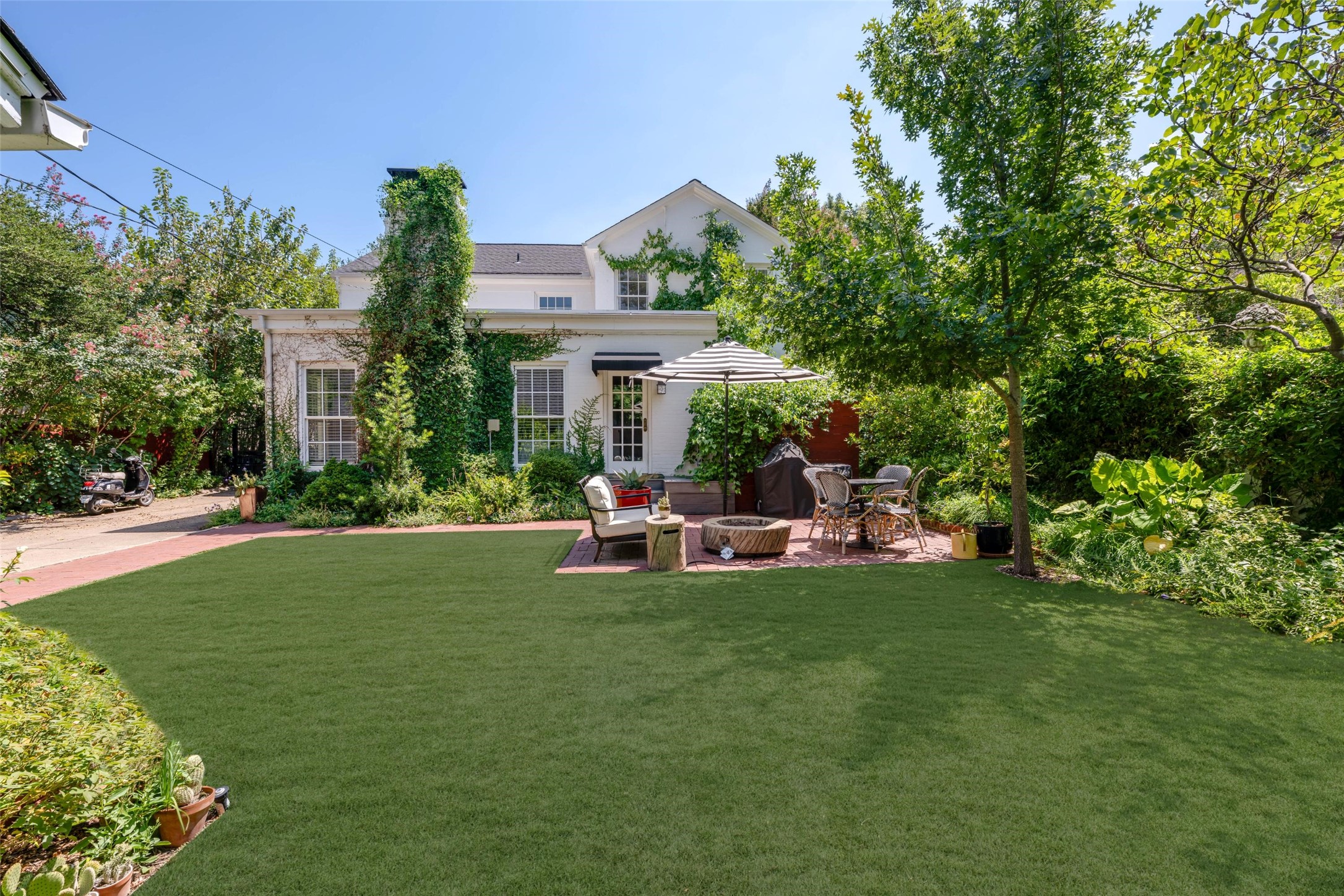 2036 Windsor Place