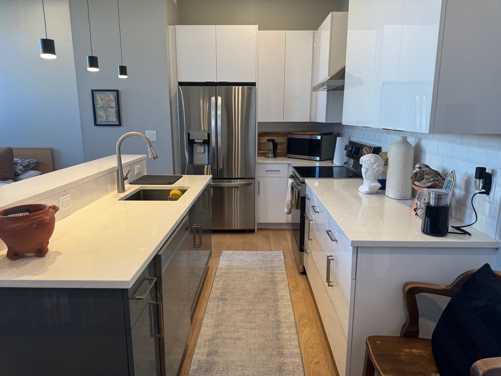 60 Cross St E # 315
