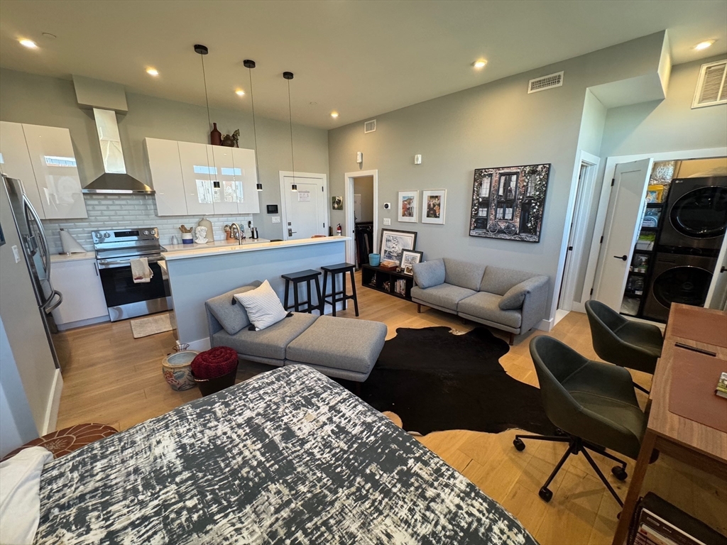 60 Cross St E # 315
