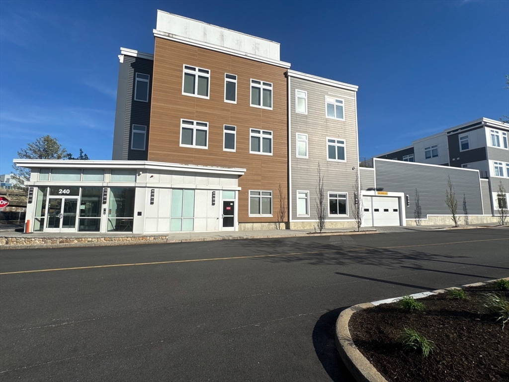 60 Cross St E # 315