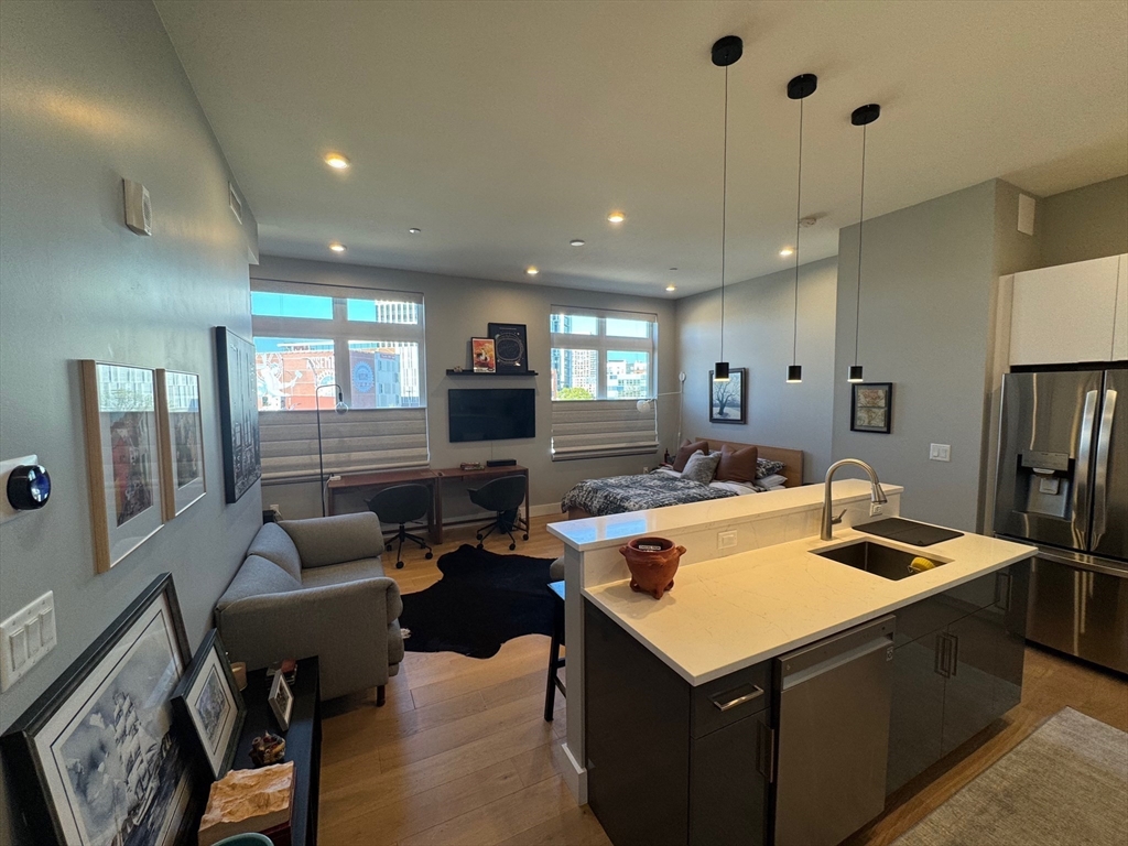 60 Cross St E # 315
