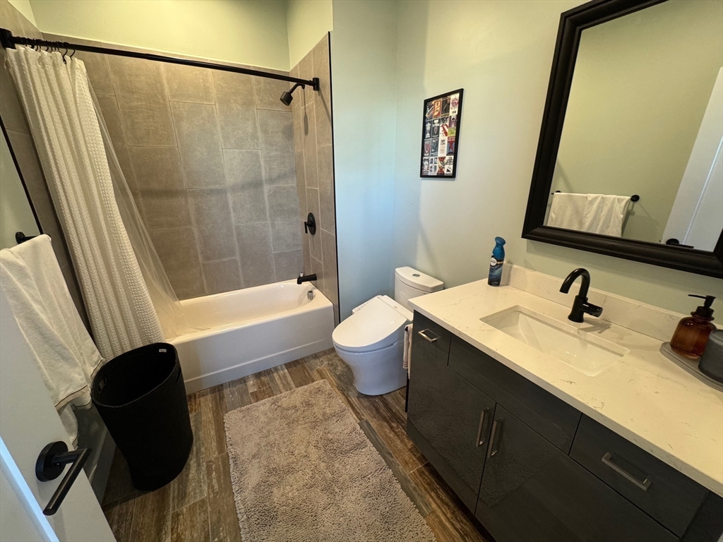 60 Cross St E # 315