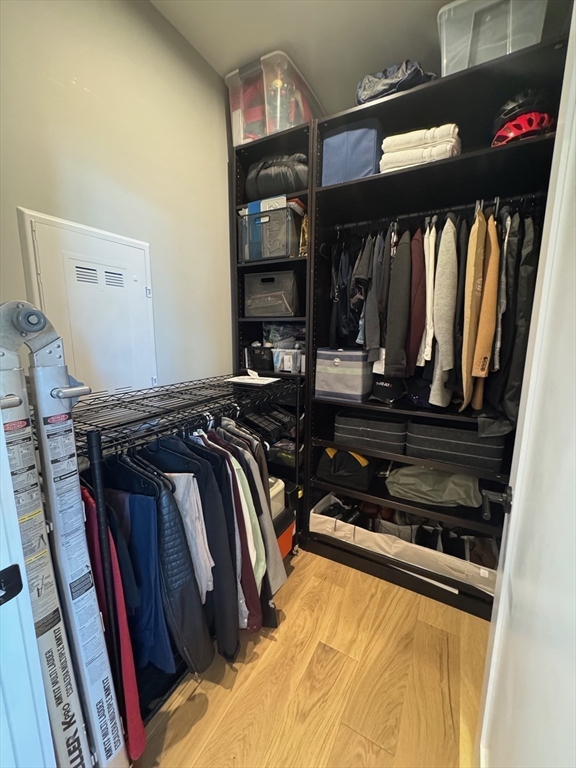 60 Cross St E # 315