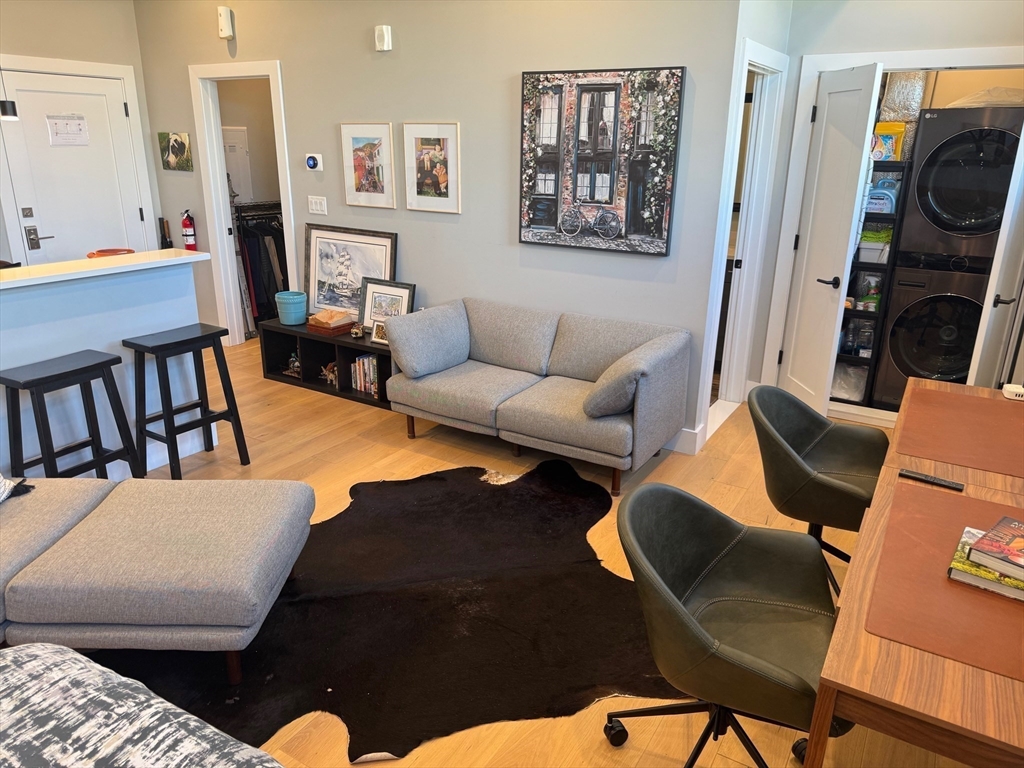 60 Cross St E # 315