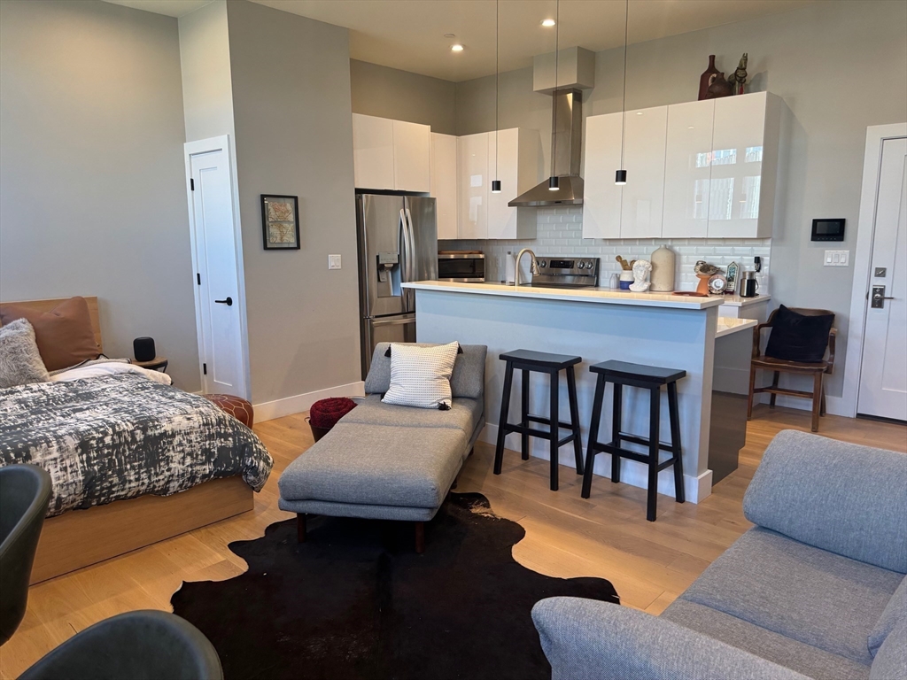 60 Cross St E # 315