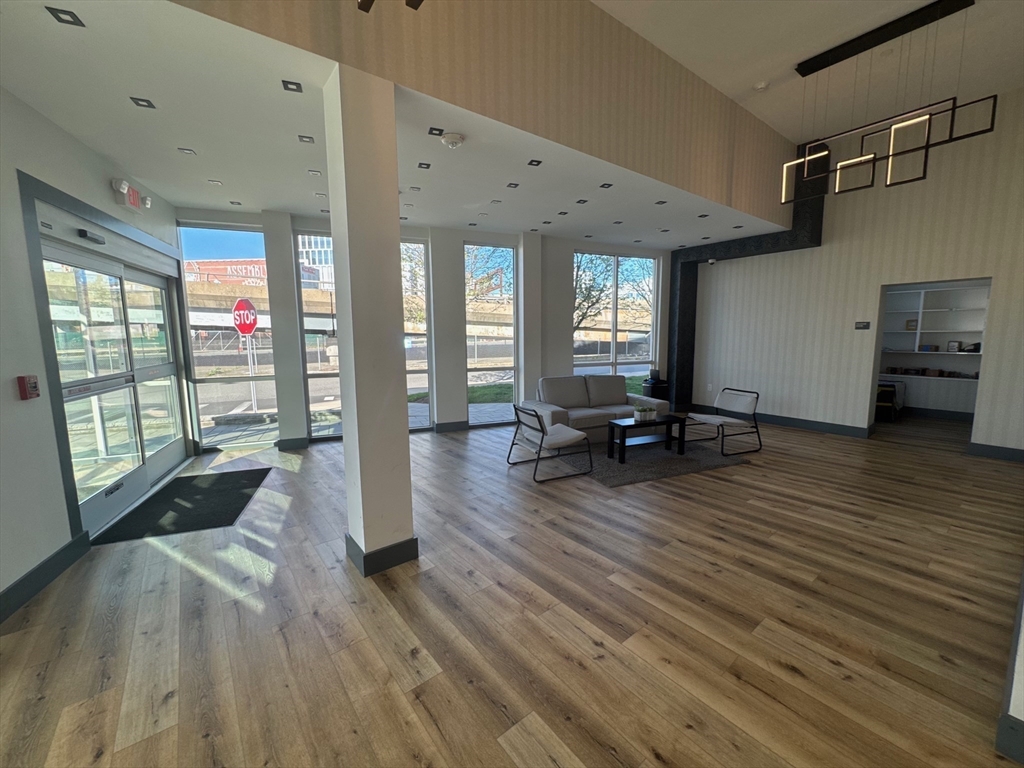 60 Cross St E # 315