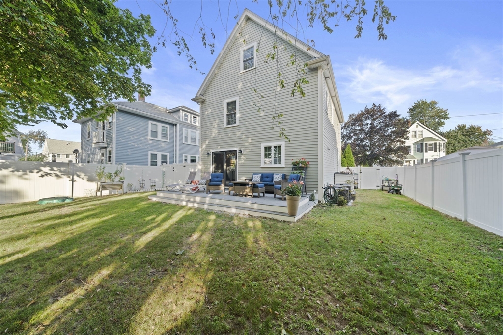 158 W Elm Ave