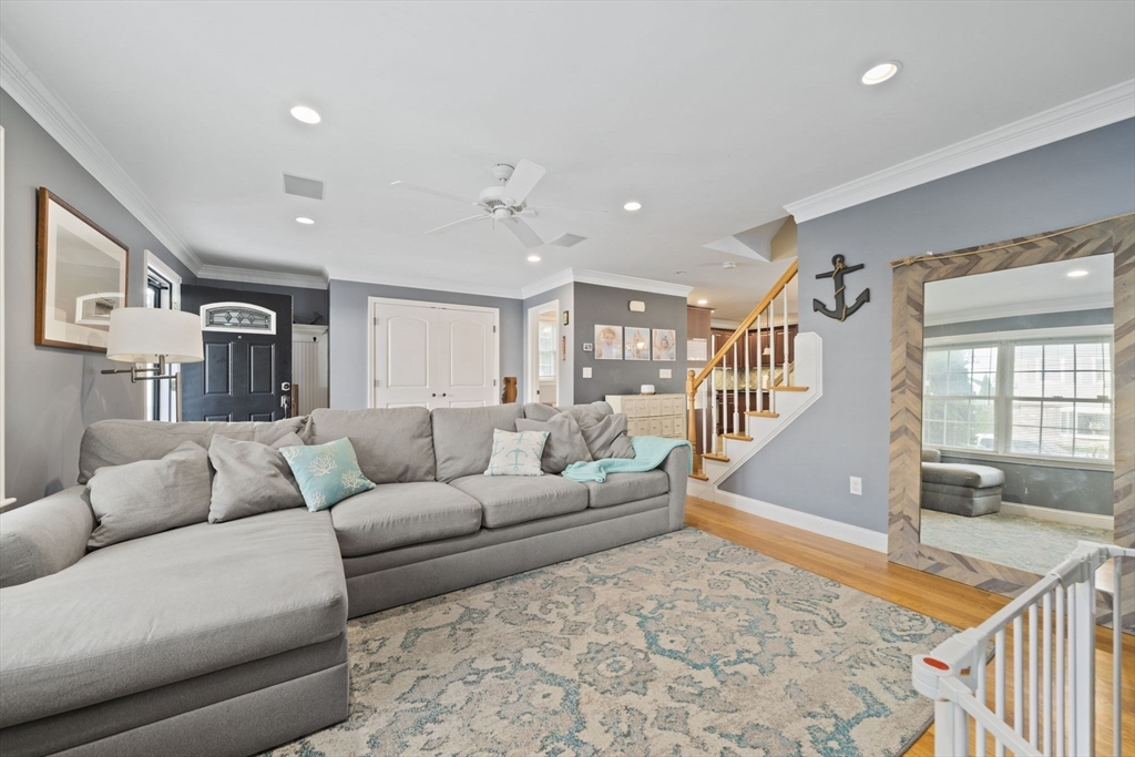 158 W Elm Ave