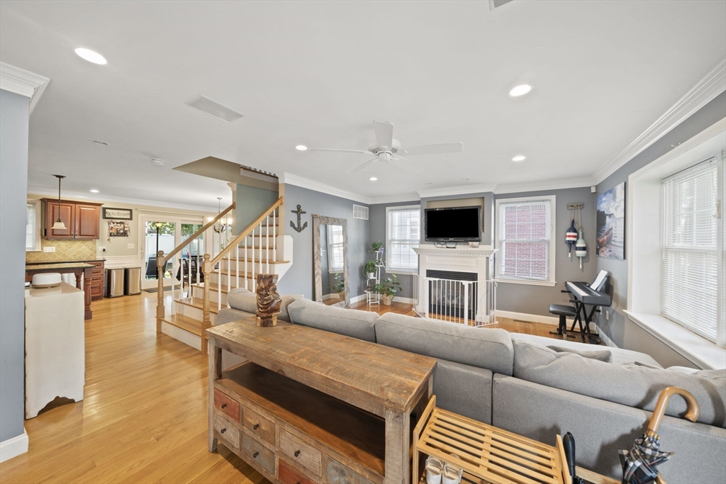 158 W Elm Ave
