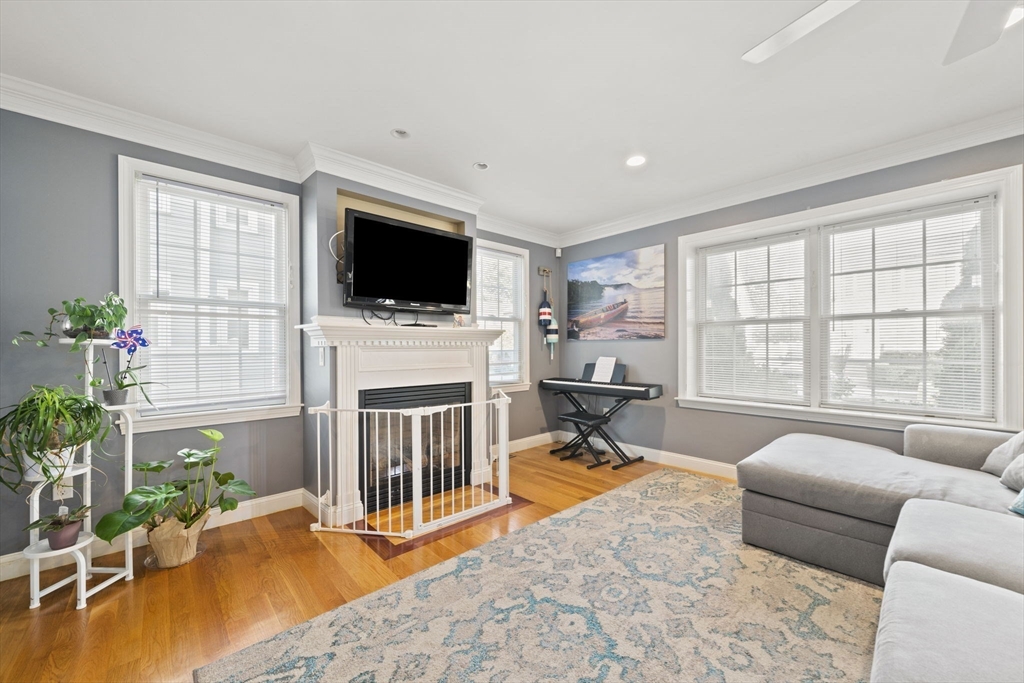 158 W Elm Ave