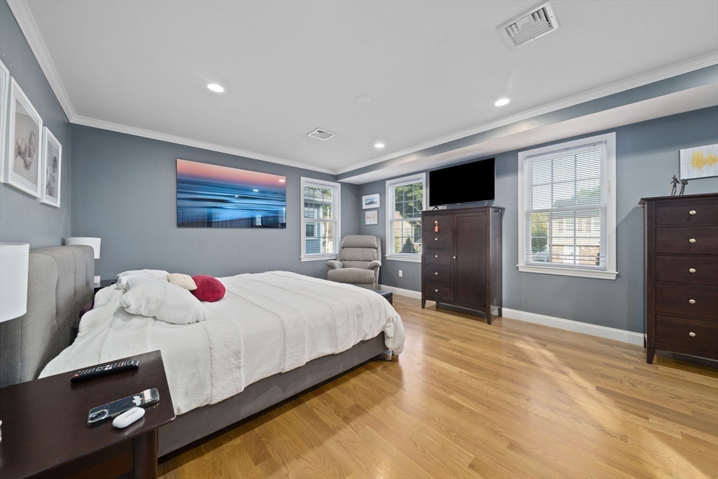 158 W Elm Ave