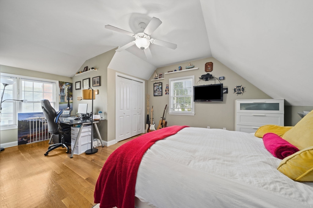 158 W Elm Ave