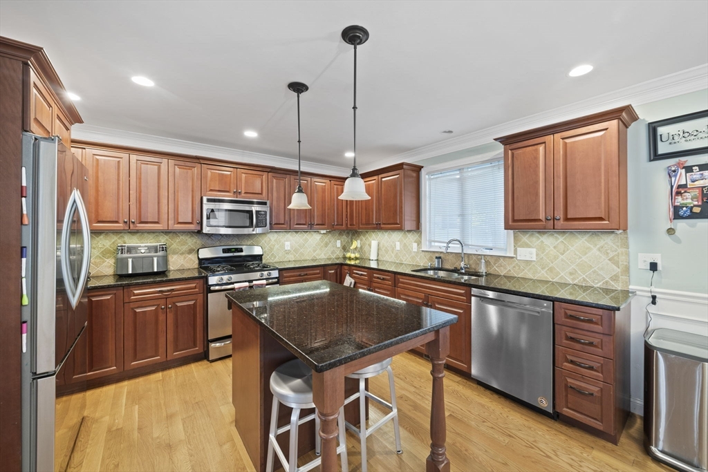 158 W Elm Ave