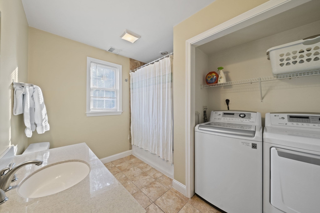 158 W Elm Ave