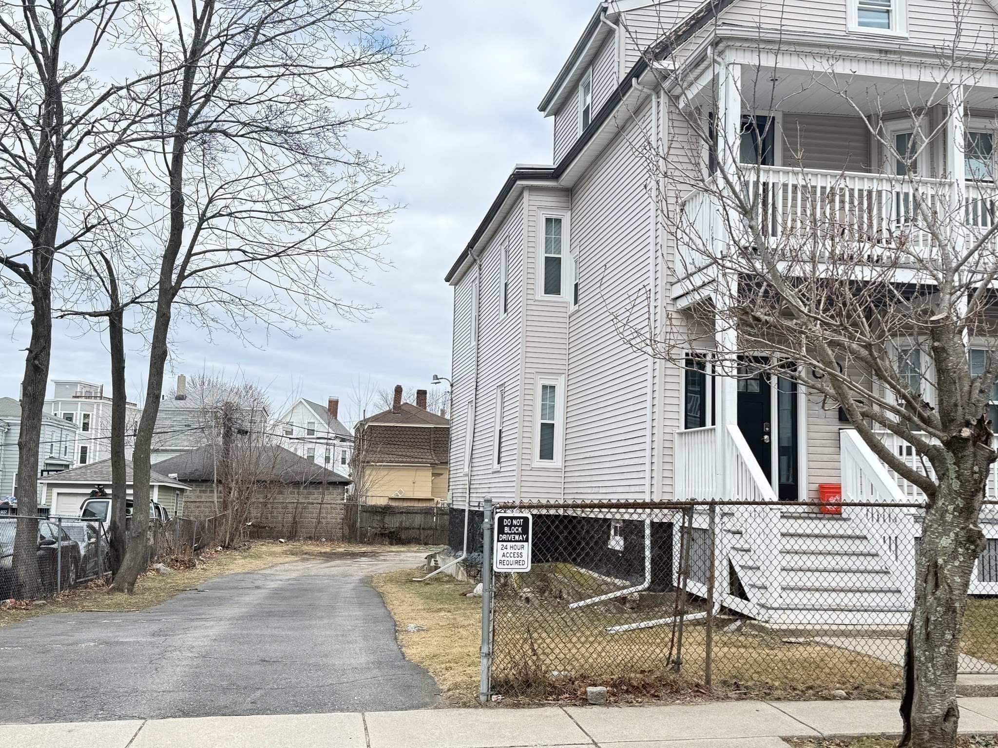 60 Thetford Ave