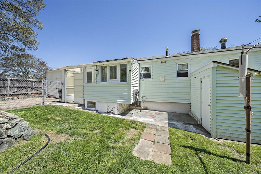 447 E Main St