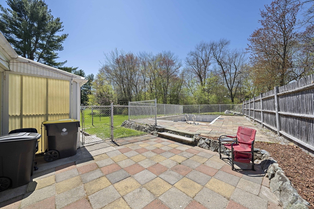 447 E Main St