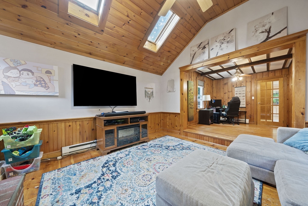 285 Raynor Ave