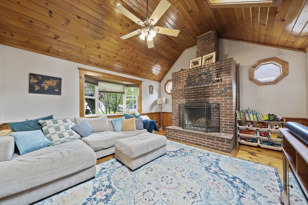 285 Raynor Ave