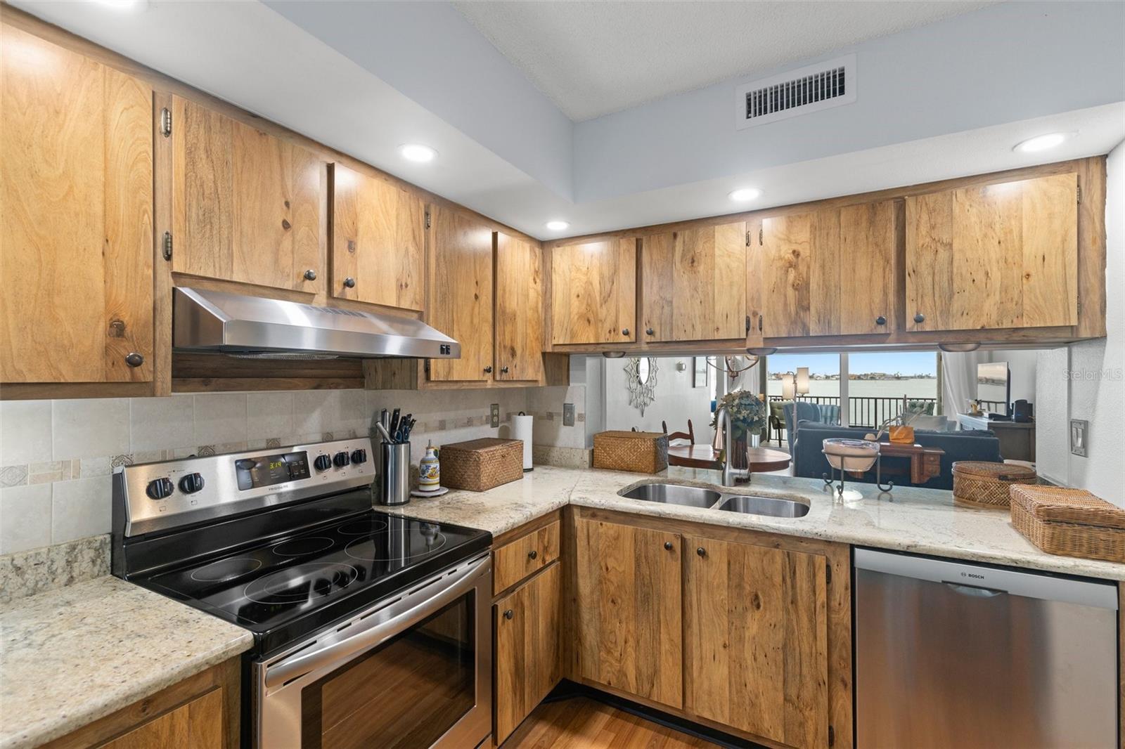 6287 BAHIA DEL MAR CIR ##208