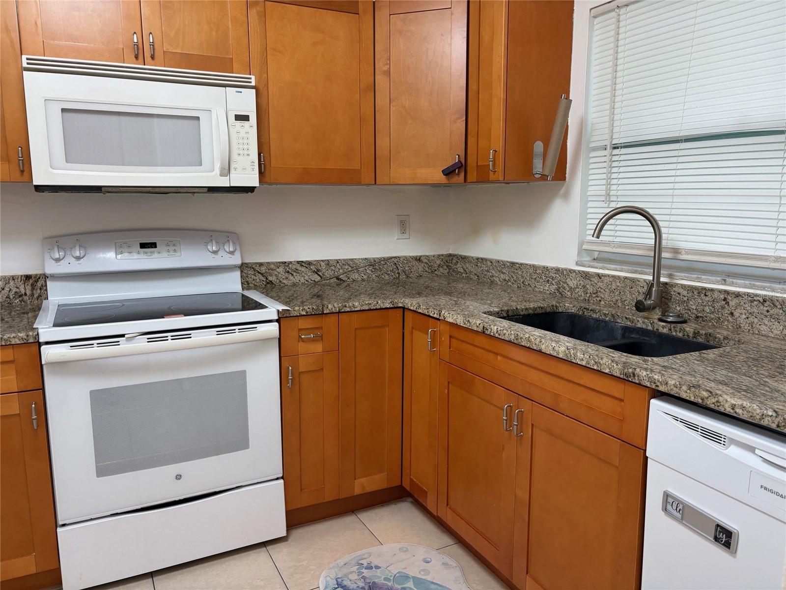 2850 SOMERSET PARK DR #202