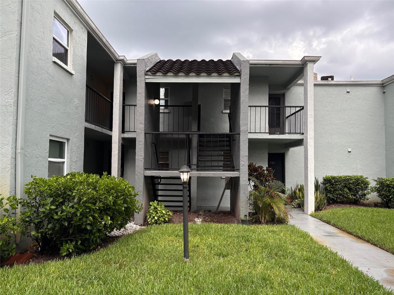 2850 SOMERSET PARK DR #202