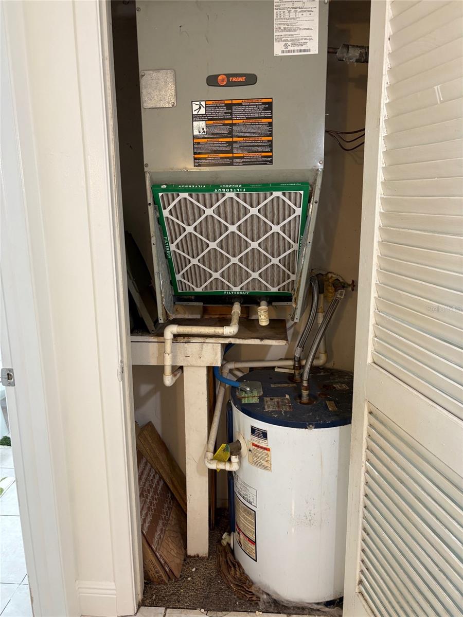 2850 SOMERSET PARK DR #202