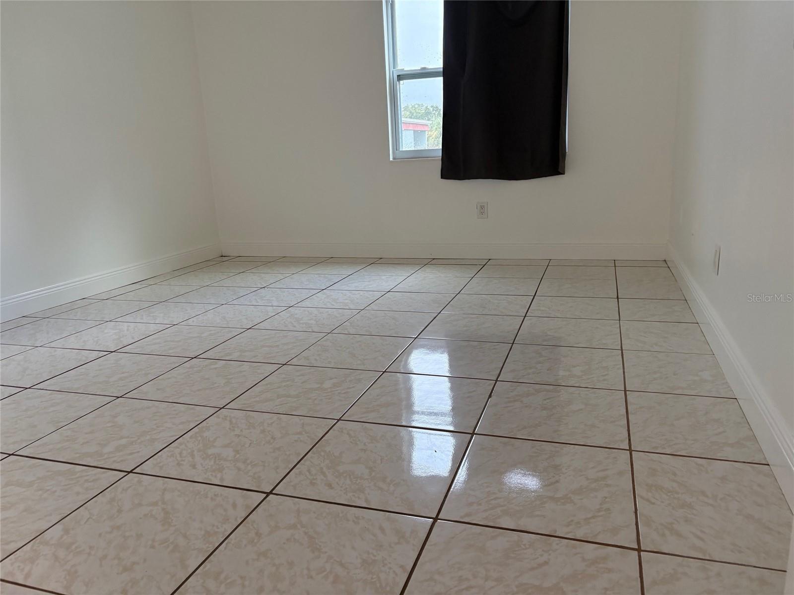 2850 SOMERSET PARK DR #202