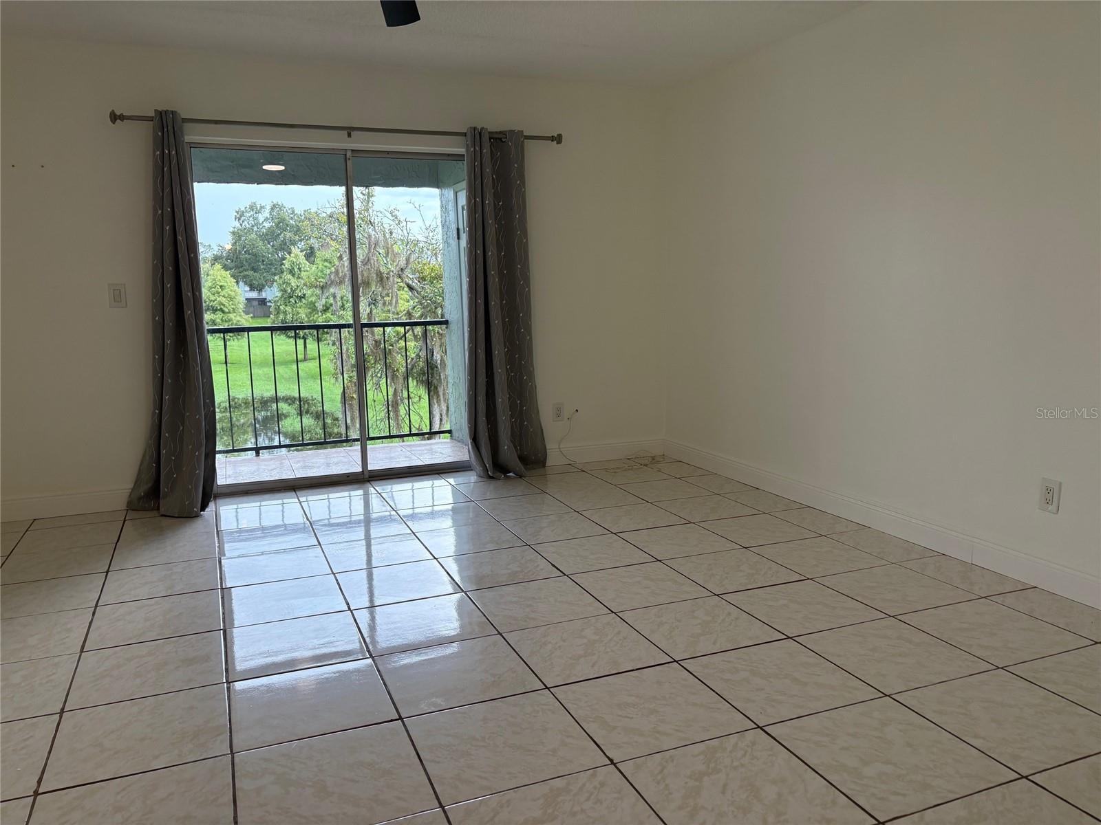 2850 SOMERSET PARK DR #202